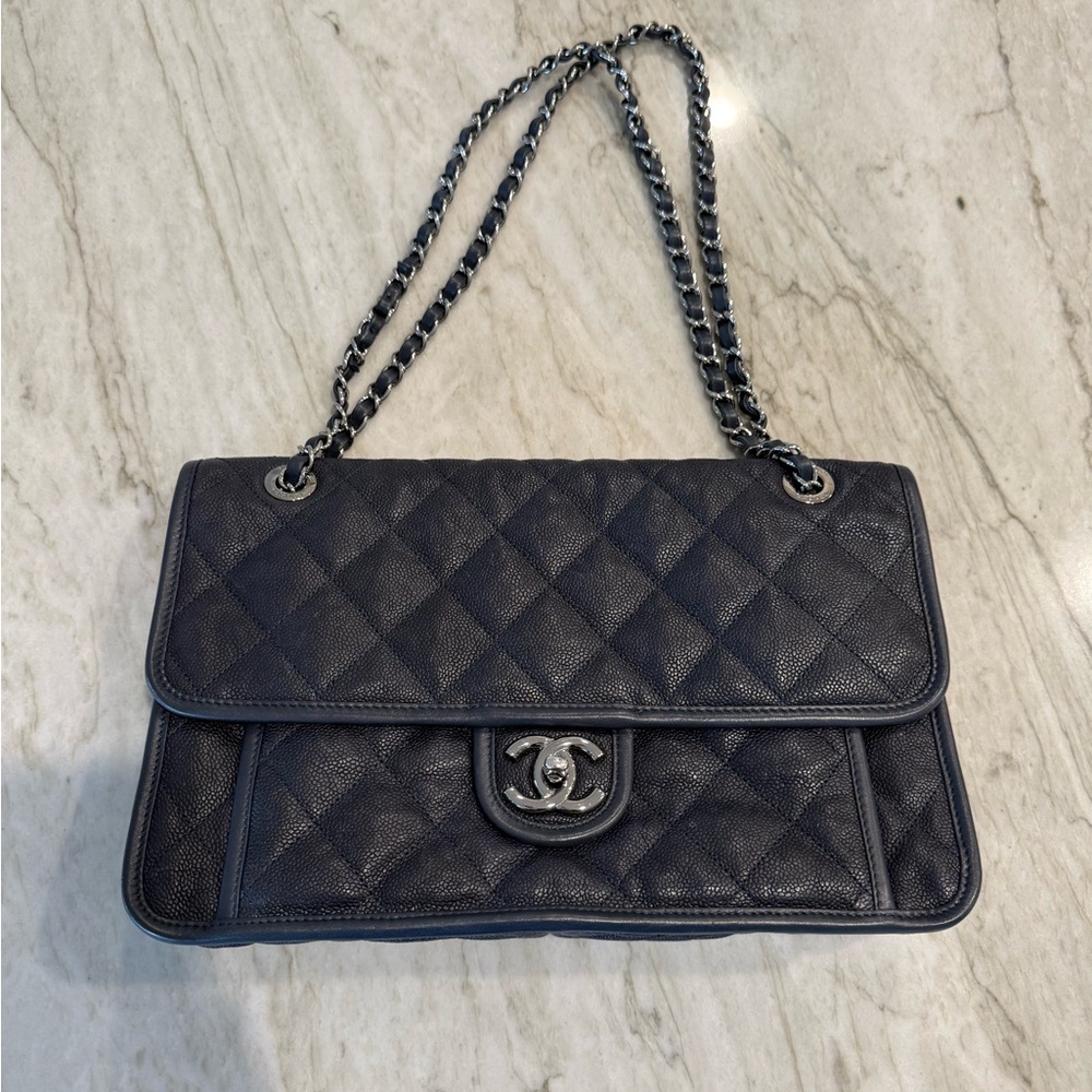 CHANEL FRENCH RIVIERA QUILTED CAVIAR MEDIUM FLAP BAG NAVY